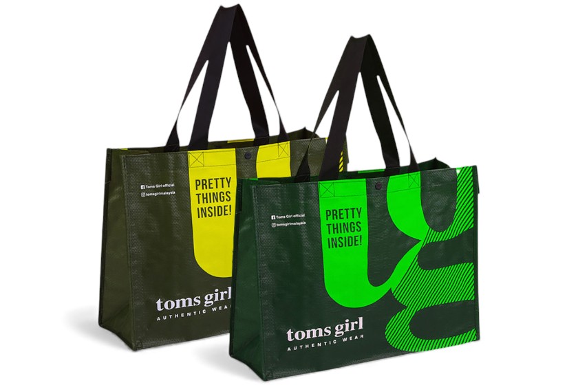 gekleurde grote boodschappentassen