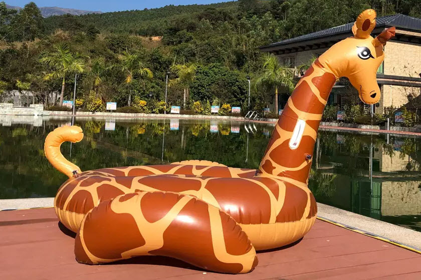 opblaasbare giraf met logo bedrukken