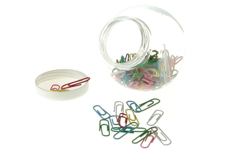 universele paperclips in transparante pot