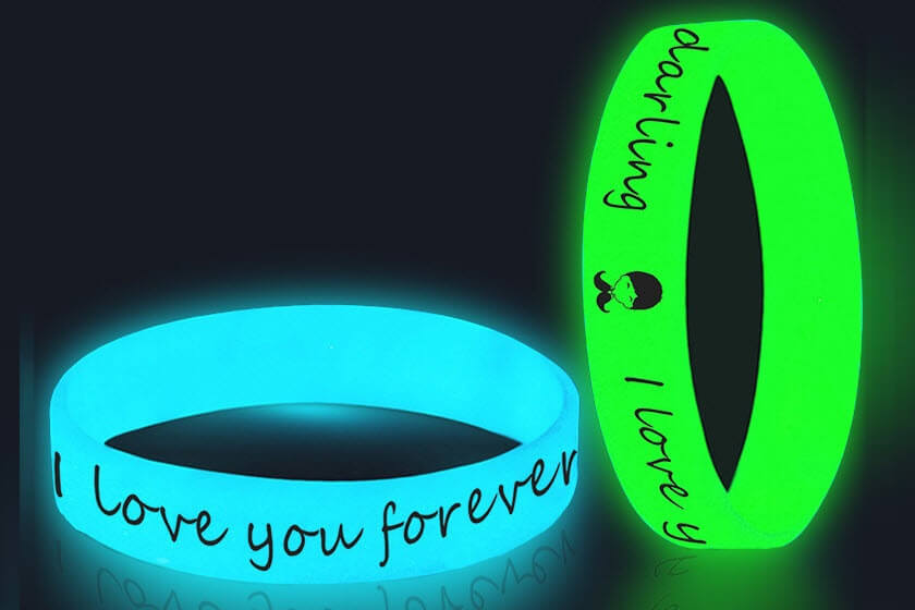 met bedrukking glow in the dark polsbandjes