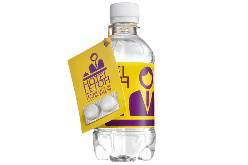 bedrukte-waterflesjes-met-kaartje