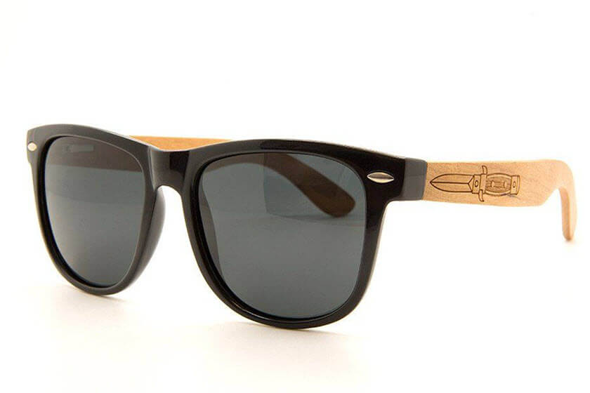 zonnebrillen met houten pootjes laten maken